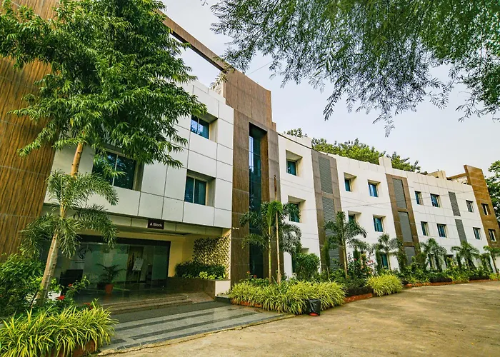 Hotel Shri Ramkrishna Bagh Palace By M Square Indore